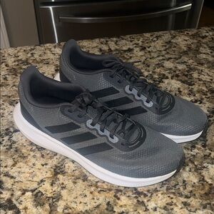 Adidas Men's Black and Gray Cloudfoam sneakers